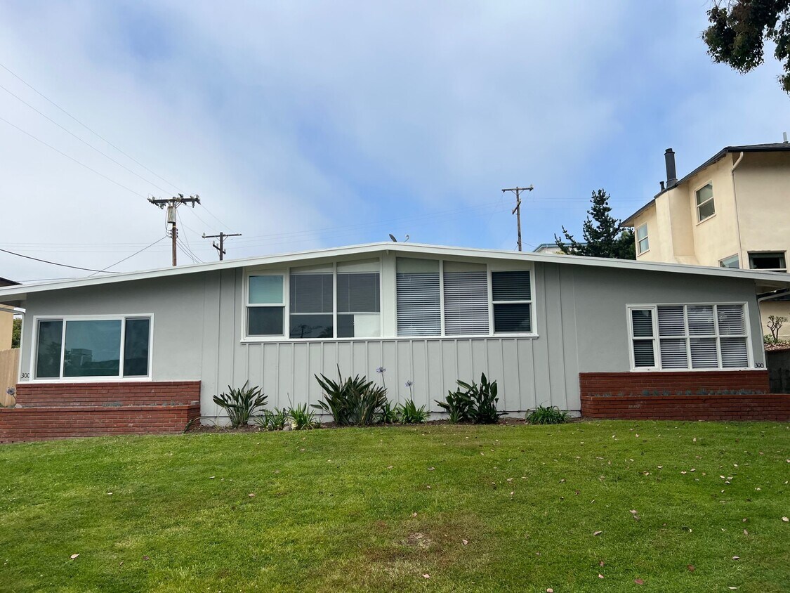 300 Calle Miramar Unit B, Redondo Beach, CA 90277 300 Calle Miramar