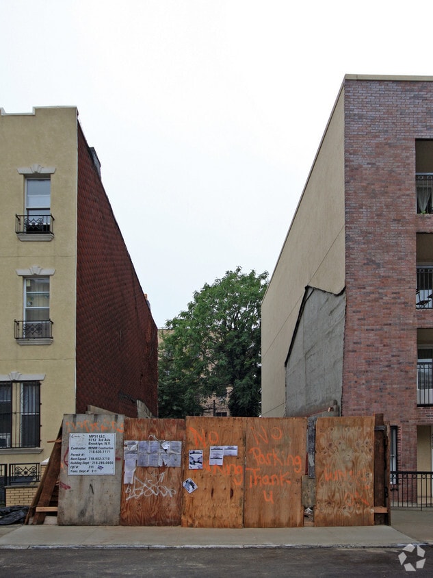 Primary Photo - 208 21st St