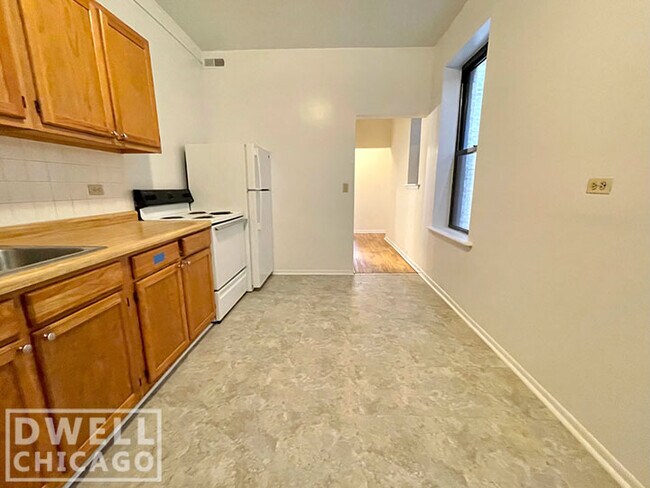 Foto del edificio - 2323 N Kedzie Blvd