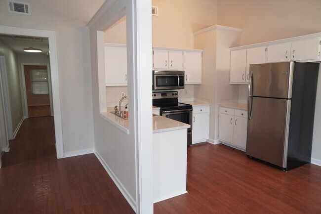 Foto del edificio - 1133 Oakcrest Dr