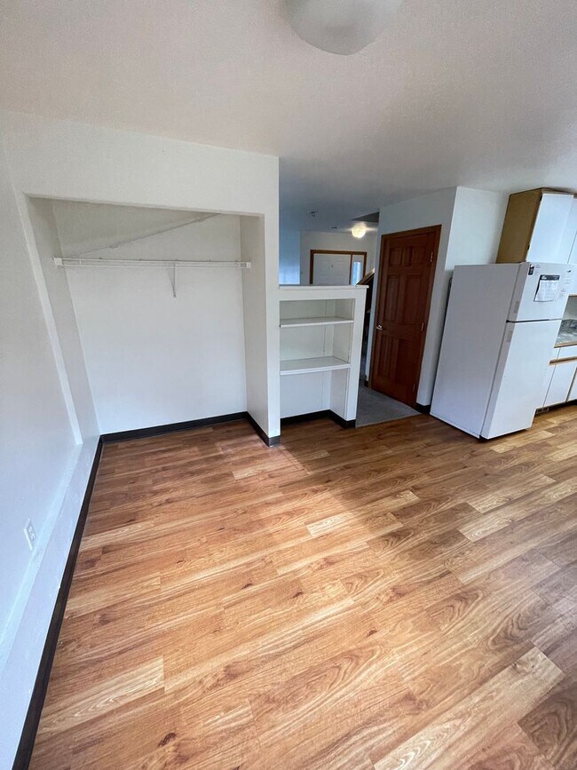 Foto del edificio - 317-319 N 3rd Ave W