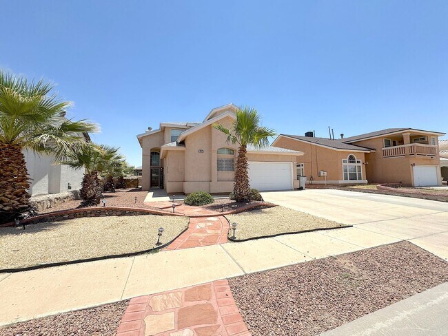 Building Photo - East El Paso 3 bed Refrig A/C w/balcony!