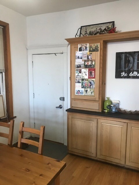 Foto del edificio - 942 N Elston Ave