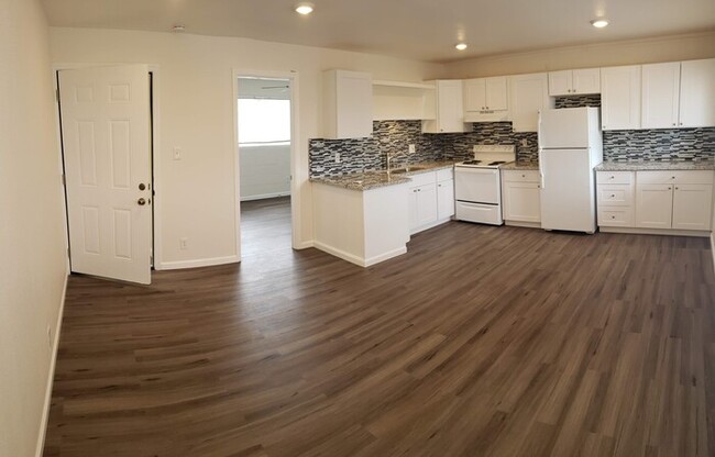 Building Photo - Brand New Midtown 1 bed 1 bath Unit