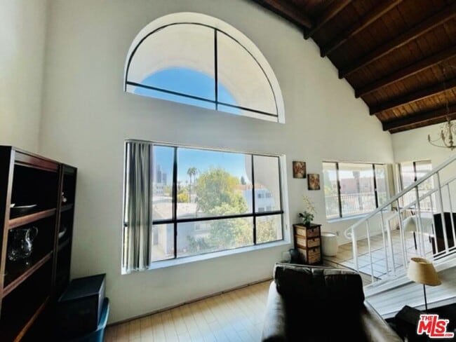 Building Photo - 221 S Gale Dr