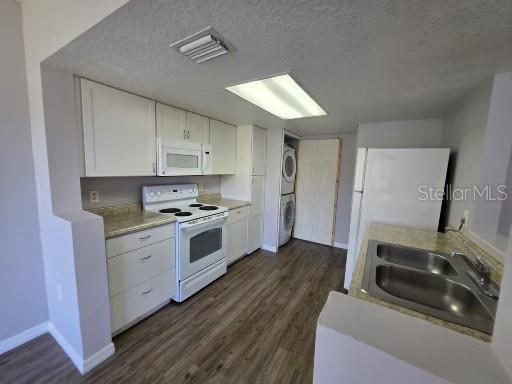 Building Photo - 103 Coconut Palm Way