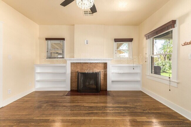 Foto del edificio - 2034 N Mitchell St