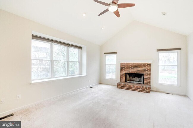 Building Photo - 43657 Winthrop Ct