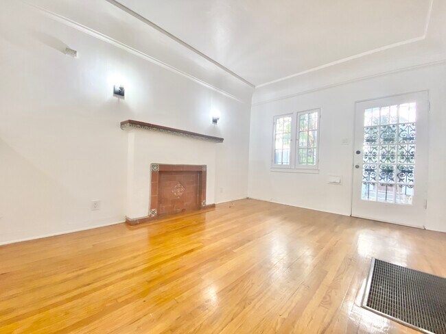 Building Photo - 639 1/2 N Spaulding Ave Los Angeles, CA 90036