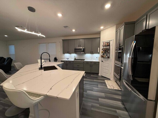 Foto del edificio - 15615 Birchdale Dr