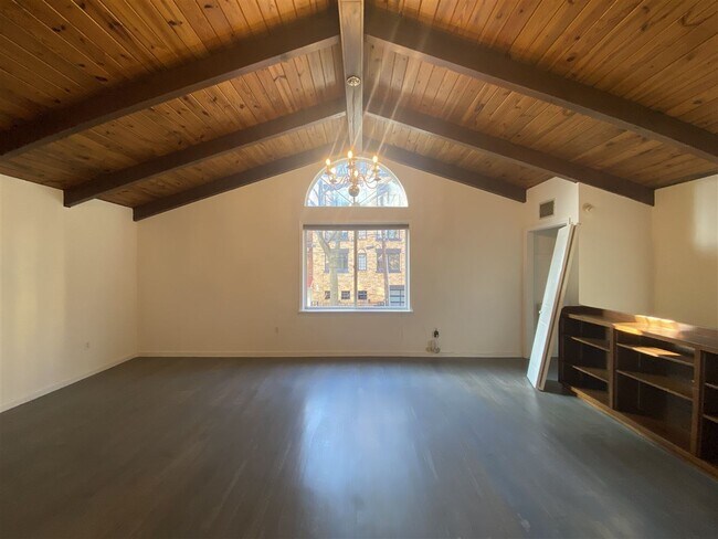 Building Photo - 113 14th St