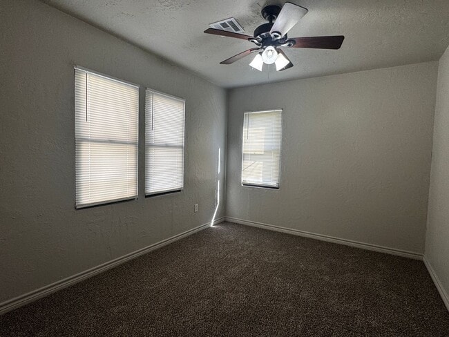 Foto del edificio - 1804 NW Hoover Ave