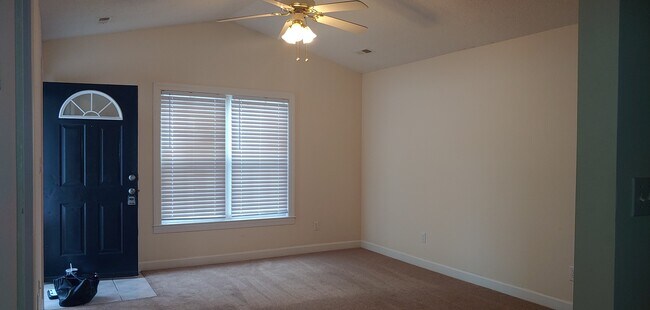 Foto del edificio - 5526 Creon St