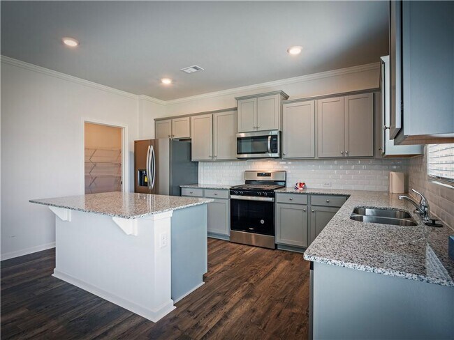 Foto del edificio - 4720 Walking Fern Ln