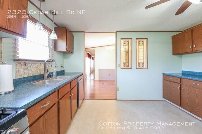 Foto del edificio - 2320 Cedar Hill Rd NE