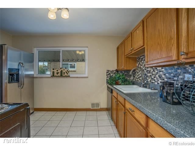 Foto del edificio - 2790 S Hudson St