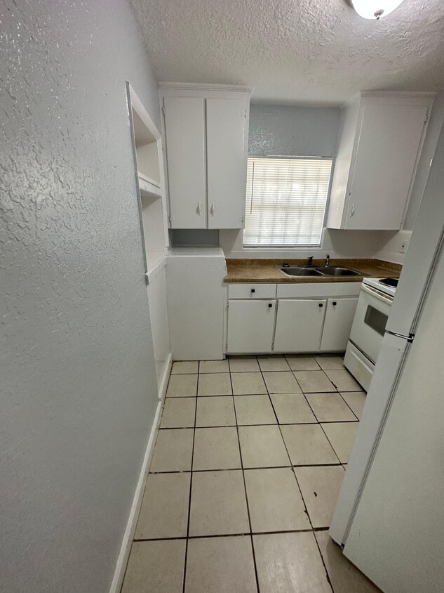 Primary Photo - 312 Acosta St