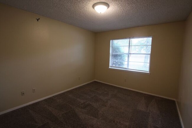 Foto del edificio - Adorable 3 Bedroom Duplex in Tyler Availab...