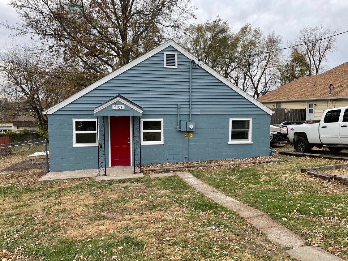 7104 N Cherry St, Gladstone, MO 64118 House Rental in Gladstone, MO