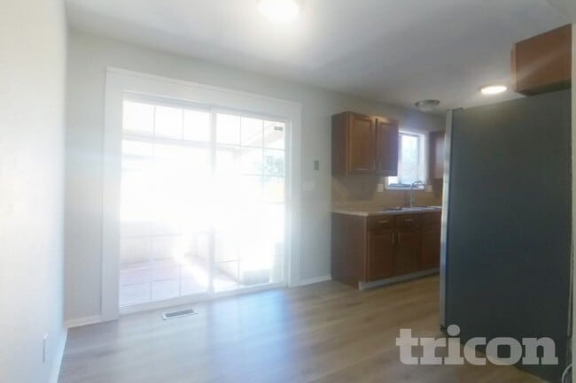 Building Photo - 2286 Farnsworth Dr