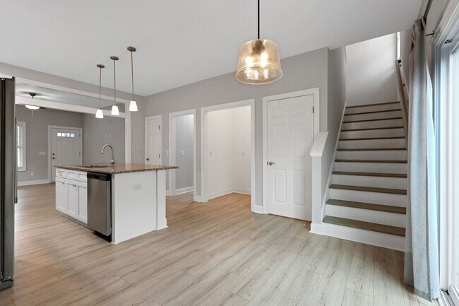 Building Photo - Spacious 3BR House in Wilmington - Newer C...