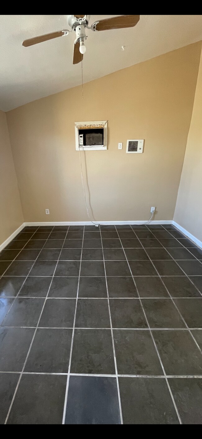 Building Photo - 1124 Laurel Ave