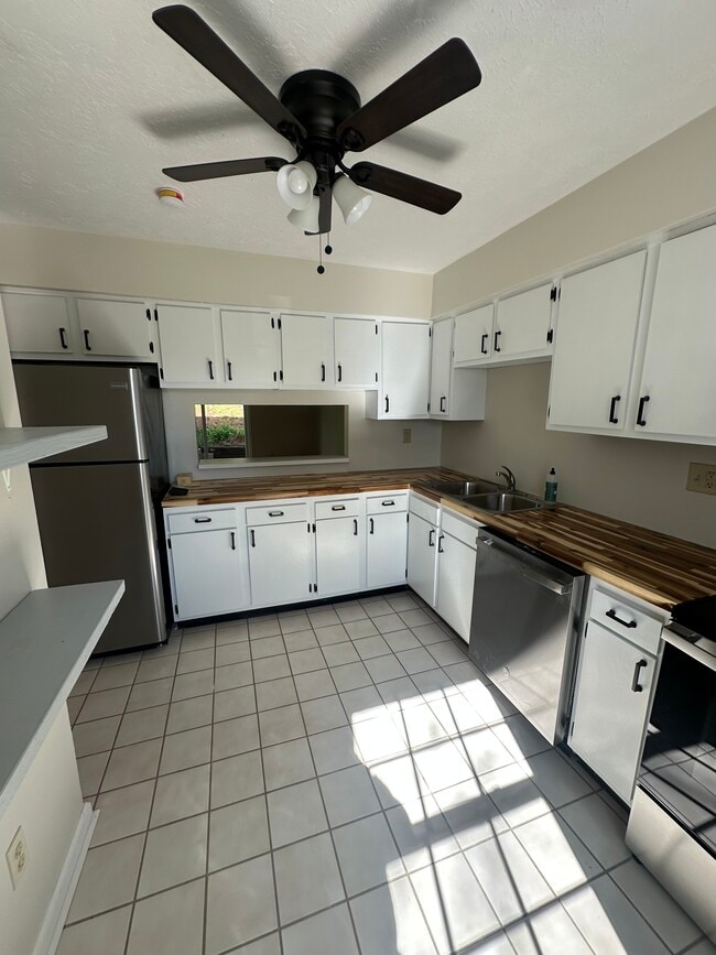 Building Photo - 763 Spring Meadows Dr