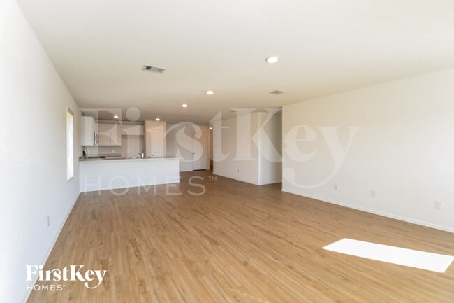 Foto del edificio - 508 Maple Bnd Ln