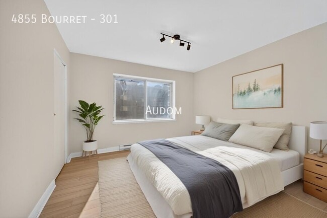 Building Photo - 4855 Av Bourret