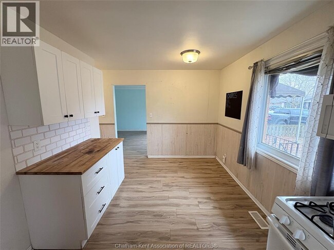 Building Photo - 40 Dauw Ave