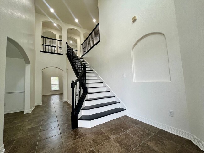 Building Photo - 13724 Altamirano