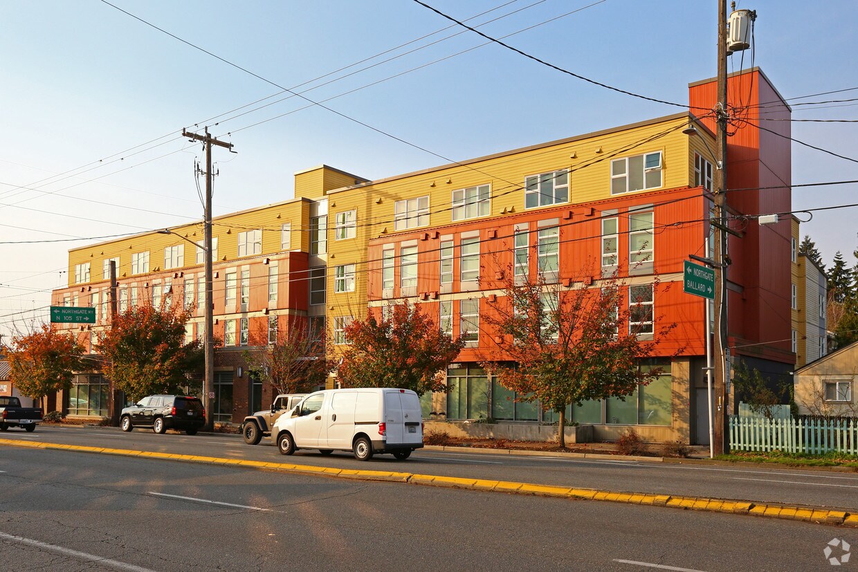 Foto del edificio - DESC's Aurora House