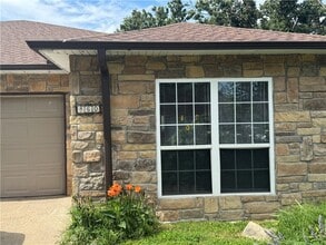 Building Photo - 860 Mockingbird Ln