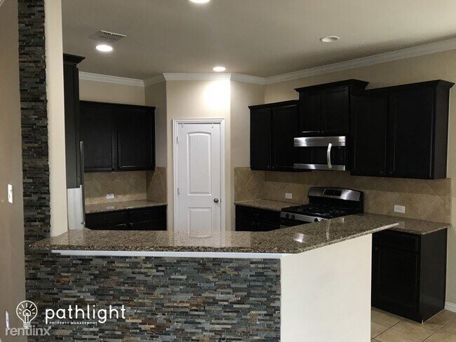 Building Photo - 4 br, 3.5 bath House - 3429 Twin Pines Dri...