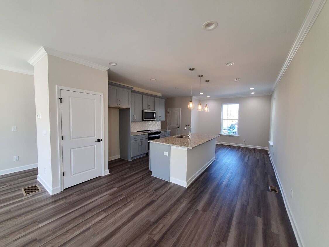 Foto principal - BRAND NEW TOWNHOMES AVALIABLE NOW