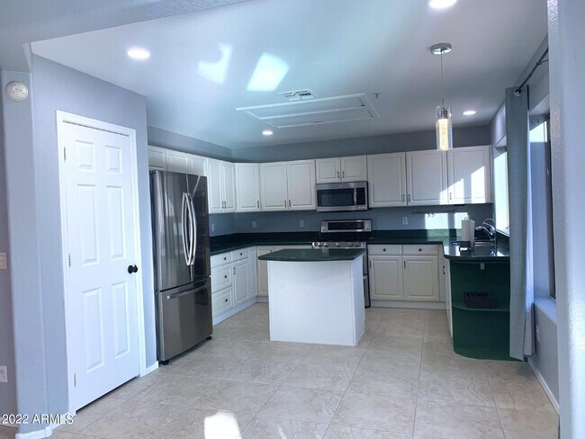 Building Photo - 9711 E Palm Ridge Dr