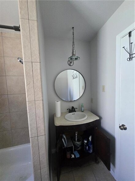 Foto del edificio - 641 Jefferson Heights Ave