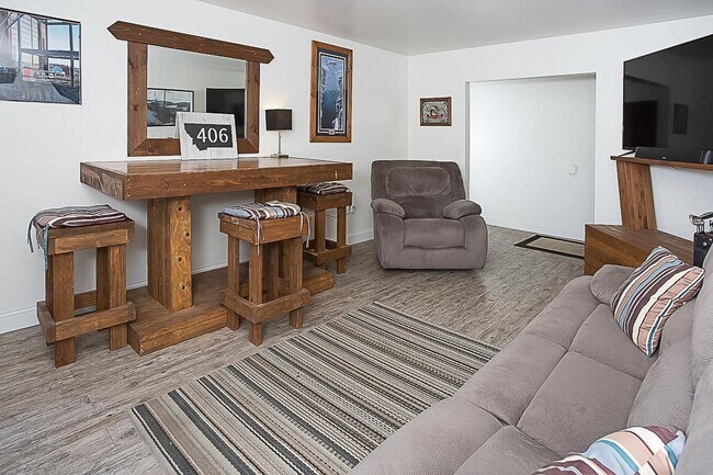 Building Photo - 326 Moccasin Trl