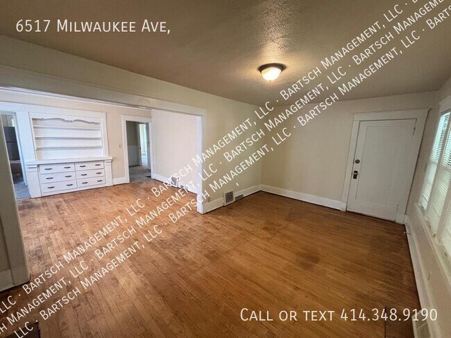 Foto del edificio - 6517 Milwaukee Ave