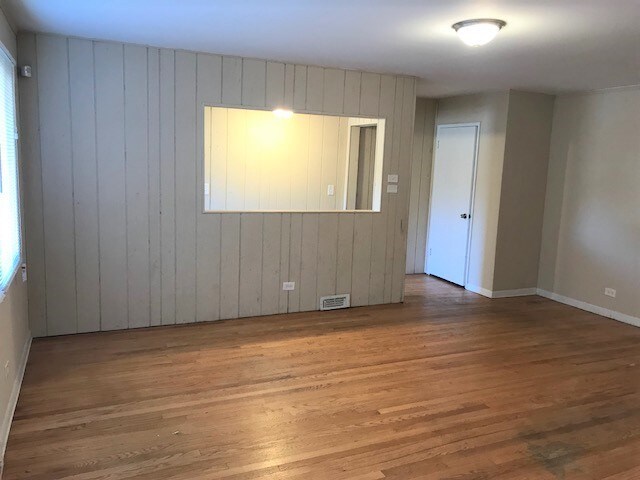 Building Photo - 15302 Meadow Ln