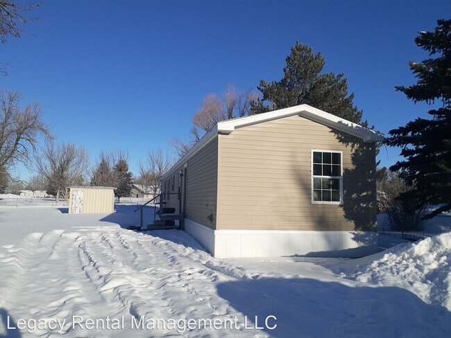 Building Photo - 4 br, 2 bath House - 310 W. 3rd S. Unit #1...