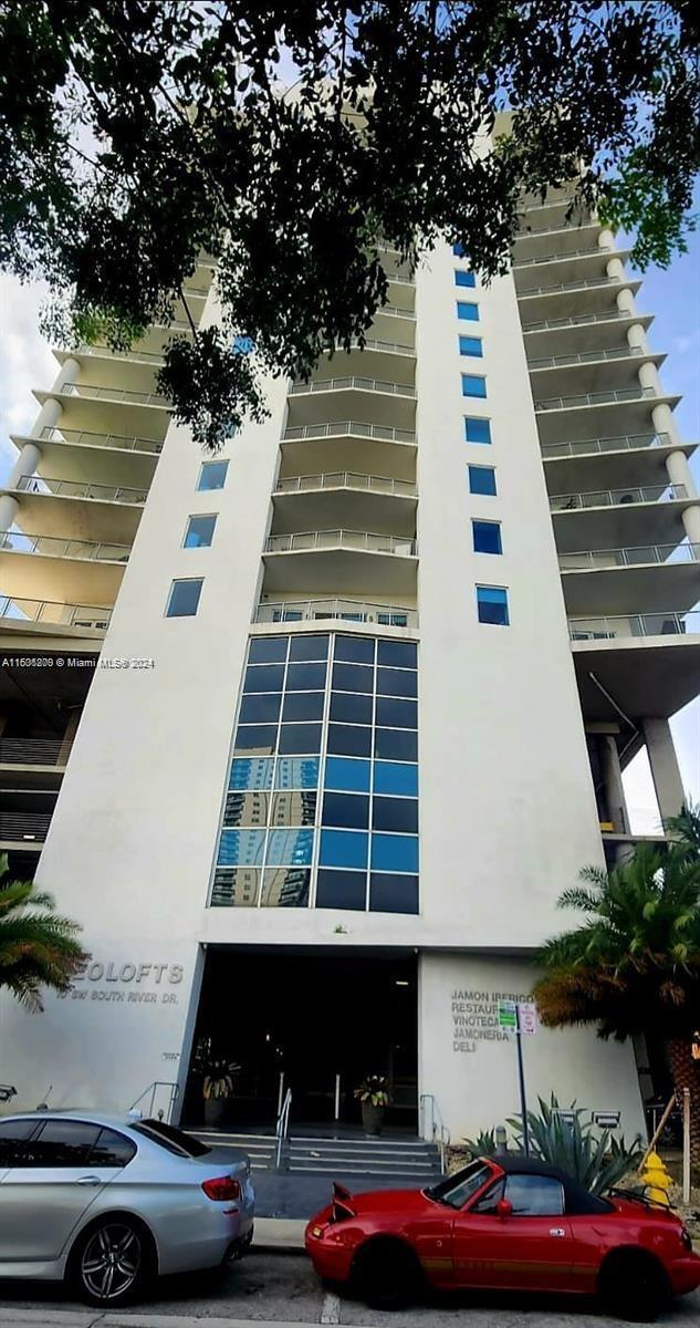Foto del edificio - 10 SW South River Dr
