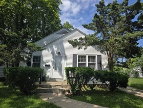 Building Photo - 2047 Beverly Pl