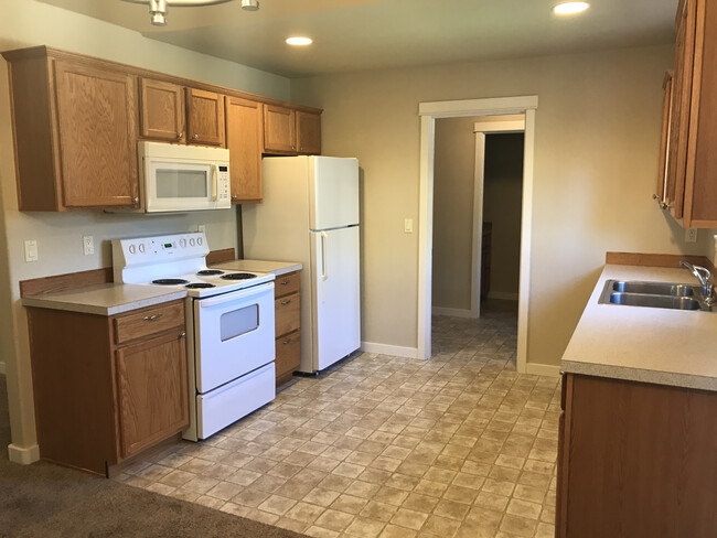 kitchen - 20870 Nova Loop