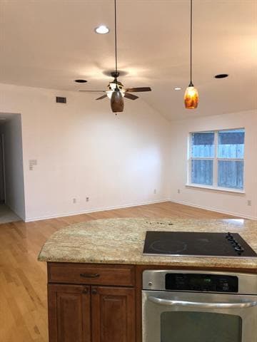 Foto del edificio - 5311 Altacrest Ct