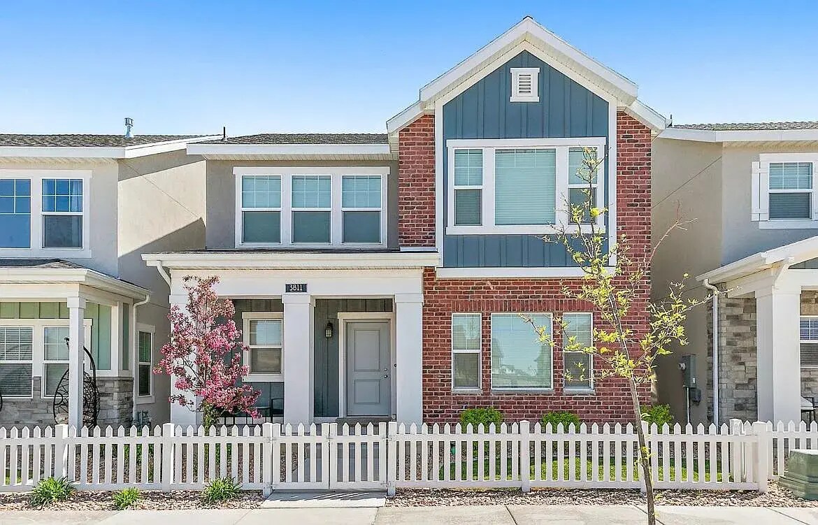 Primary Photo - 3811 W Drexler Dr
