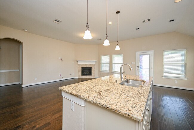 Foto del edificio - 5823 Hillside River Ln