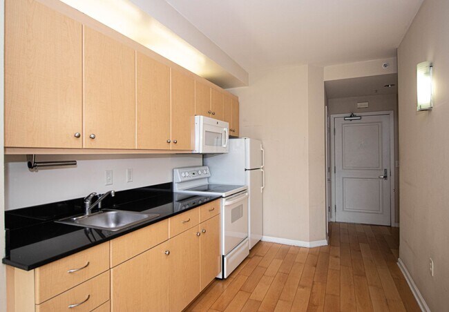 Building Photo - 140 S Van Ness Ave
