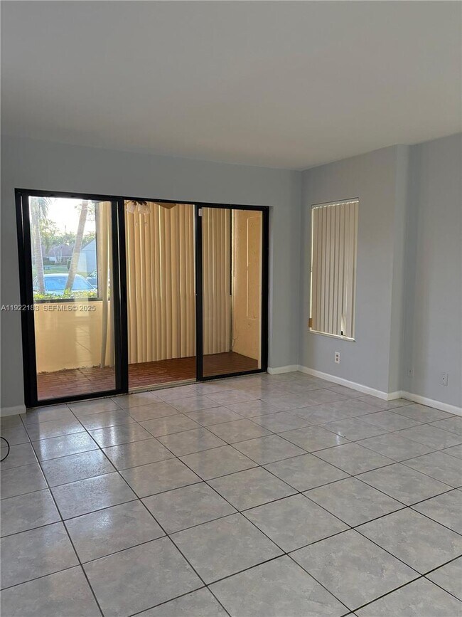 Foto del edificio - 702 Sunny Pine Way