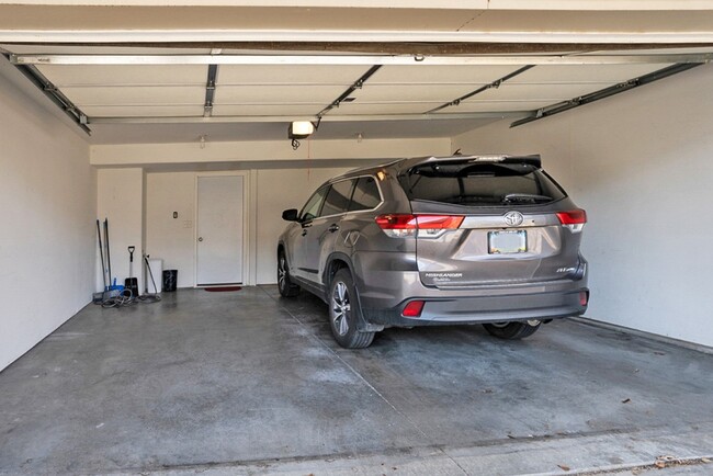 Foto del edificio - Luxury Iowa City townhouse close to UIHC a...